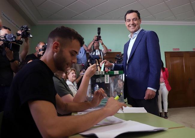 Moreno vota en Málaga.