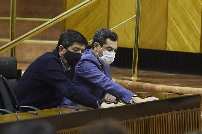 Juan Manuel Moreno y Juan Marín, en una de las votaciones en el Parlamento. 