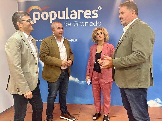 Representantes del PP en rueda de prensa.