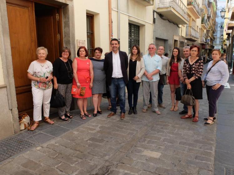 Mario Jiménez y Teresa Jiménez, junto a candidatos y candidatos del PSOE.