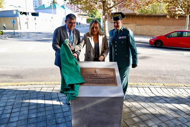 Inauguración de la rotonda dedicada a la Guardia Civil. 