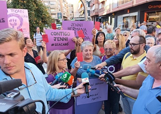 Detalle de la concentración feminista, este viernes en Motril.