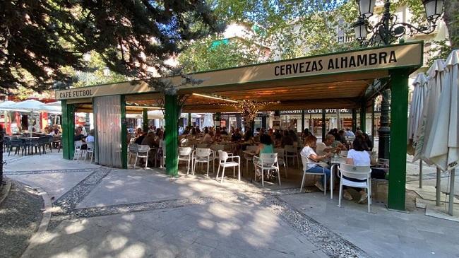 Terraza en la Plaza de la Mariana.