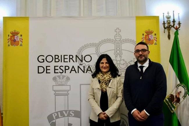 El alcalde de Vegas del Genil junto a la subdelegada del Gobierno.