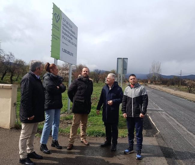 El diputado provincial del PSOE de Granada José María Villegas visita el ensanche de la vía Lanteira-Alquife. 