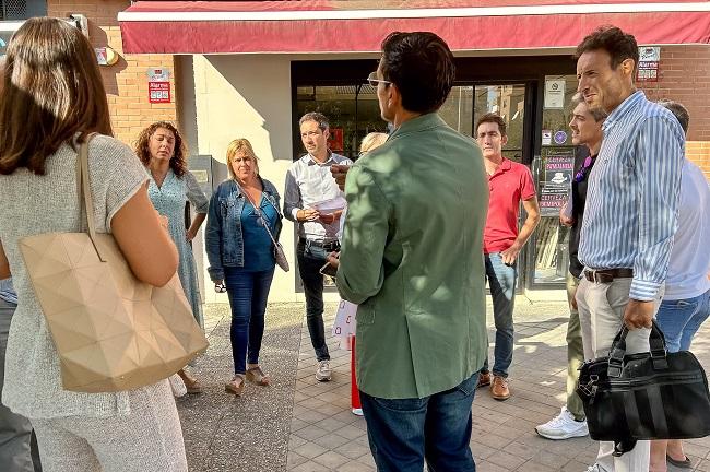 Visita de los socialistas al barrio de Albayda.