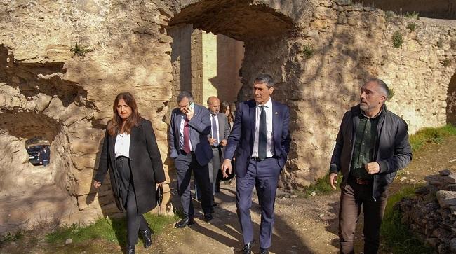 Pedro Fernández durante su visita a Montefrío.