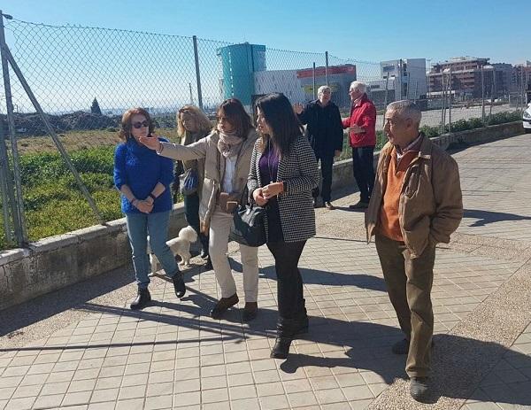 La concejala Lorena Rodríguez con vecinos y vecinas del Zaidín-PTS.