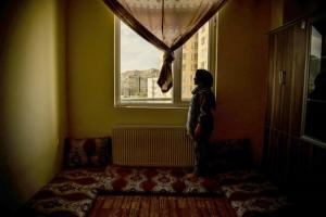 Una mujer afgana en el interior de su casa. 