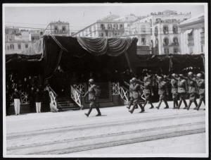 Desfile de las tropas italianas tras la ocupación de Málaga.