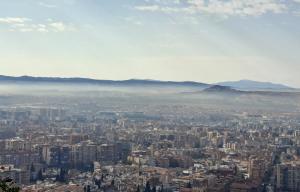 Nube de contaminación sobre la ciudad de Granada.