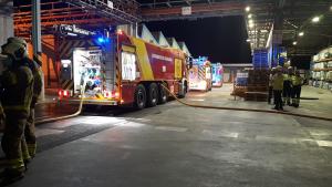 Vehículos de Bomberos, dentro de las instalaciones de la fábrica.