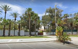 Entrada a la Residencia Villa Astrida en Motril. 