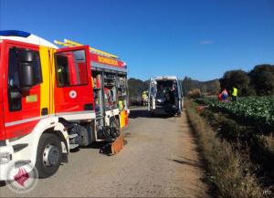 Bomberos y sanitarios en el lugar del accidente.