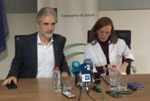 El consejero de Salud y la gerente del Complejo Hospitalario.