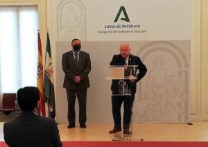 El consejero de Salud y Familias, con el delegado de la Junta en Granada, anuncia las restricciones en rueda de prensa.