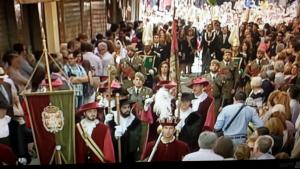 Un momento del desfile tras su salida de la Catedral.