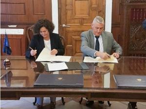 Firma del convenio entre la UGR y el Gobierno de Melilla.