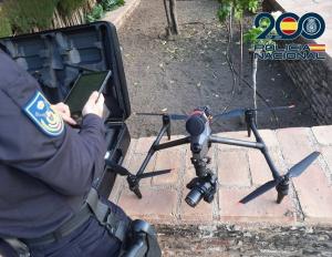 Dron intervenido por los agentes. 