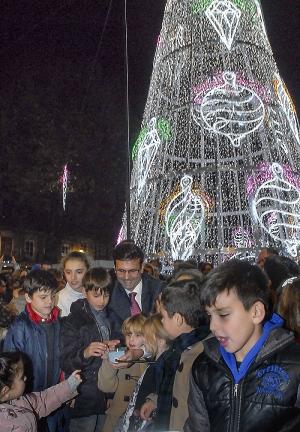 El alcalde, en el encendido de las luces de Navidad. 