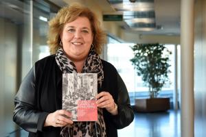 Fátima Gómez, con el libro 'El exilio español de posguerra'