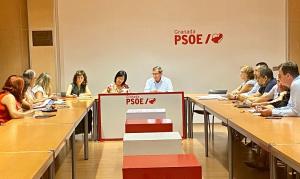 Encuentro con representantes sindicales en la sede socialista. 