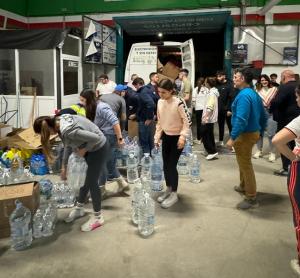 Recogida de alimentos y otros productos en el Ayuntamiento de Guadix.