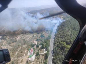 Imagen aérea del incendio difundida por el Infoca. 