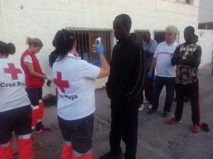 Los inmigrantes a su llegada al Puerto de Motril.