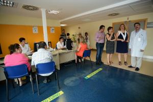 García, Almagro y Almón durante su visita al hospital.