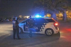 Control de la Policía Local de Motril en la playa.