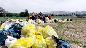 Basura retirada en el río Monachil.