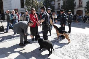 La inauguración del curso ha reunido a los guías y sus perros.