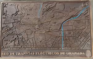 Plano de la ciudad con las líneas de tranvías entre 1904 y años sesenta, con varios errores.