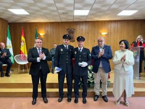 Policías locales, premiados por Pinos Puente.