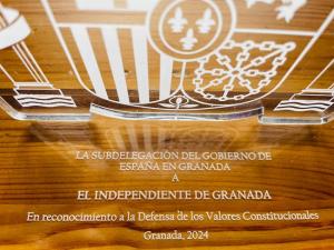 Distinción a 'El Independiente de Granada' con motivo del aniversario de la Constitución.