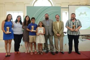 Los galardonados, con las autoridades educativas.