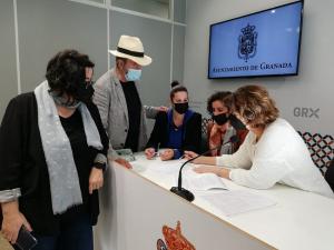 De izquierda a derecha, Silvia González, Isidro Toro, Mariela Maritane, Jacqueline López y Elisa Cabrerizo.