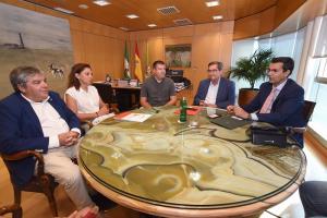 Reunión de las instituciones implicadas en el nuevo retén de bomberos de Sierra Nevada. 