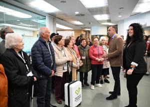 Mayores participantes en el programa, junto a Francisco Rodríguez y Elena Duque. 