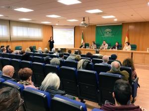 Reunión entre los responsables de Salud y representantes de una treintena de colectivos.