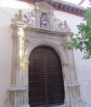 Portada sur de la iglesia imperial de San Matías. 