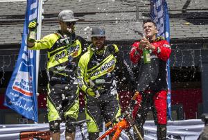 Podium de vencedores en categoría masculina.