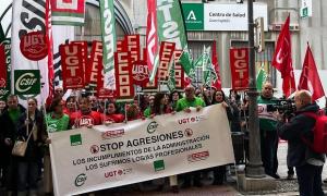 Concentración, este martes, en el Centro de Salud Gran Capitán.