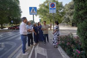 Visita de los ediles del PSOE a la Avenida de Carlos V.