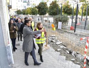 El alcalde de Granada, en la Plaza de las Palomas.