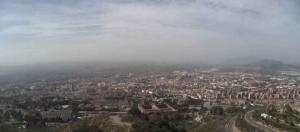 Imagen de la calima sobre Granada a través de la webcam de Medio Ambiente del Ayuntamiento de Granada, ubicada en la Carretera de Murcia, a las 13.11 horas de este viernes. 