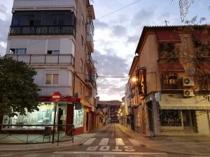 Calles del Zaidín en las primeras horas del cierre.