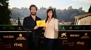 Álvaro Cervantes y Natalia de Molina en el anuncio desde Granada de los nominados a los Goya.