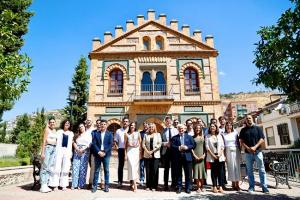 La alcaldesa, con representantes de la Asociación de Jóvenes Empresarios.